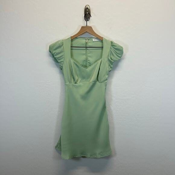 All in Favor NWT Soft Green Puff Sleeve Lace tream Mini Dress Size XS - Picture 2 of 7